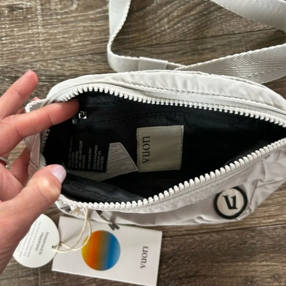 Vuori Hip Pack Belt Bag Fanny Pack in Salt - Picture 3 of 5